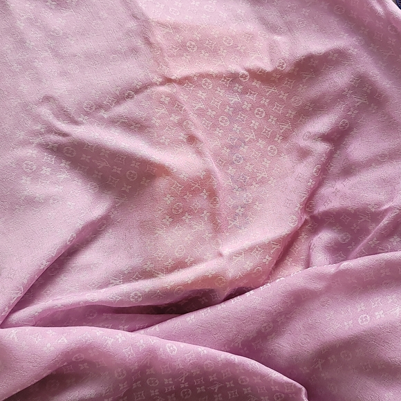 Louis Vuitton Silk 50% Wool 50% 45x92in SHAWL Made In Italy Lilac Monogram Color - Picture 11 of 13